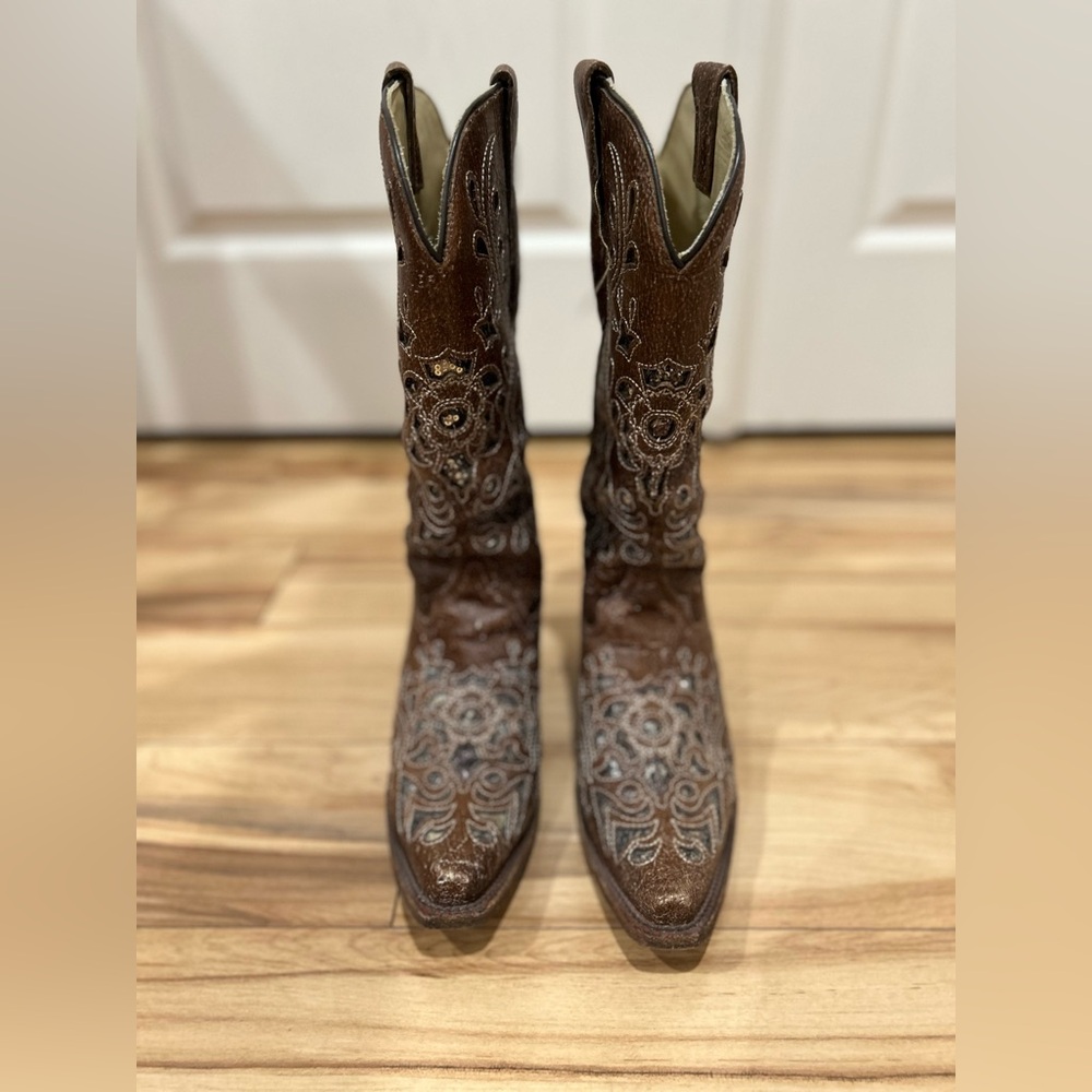Pre-Owned Corral Boots Brown Embroidered Cowgirl Boots (Size: 8.5M)